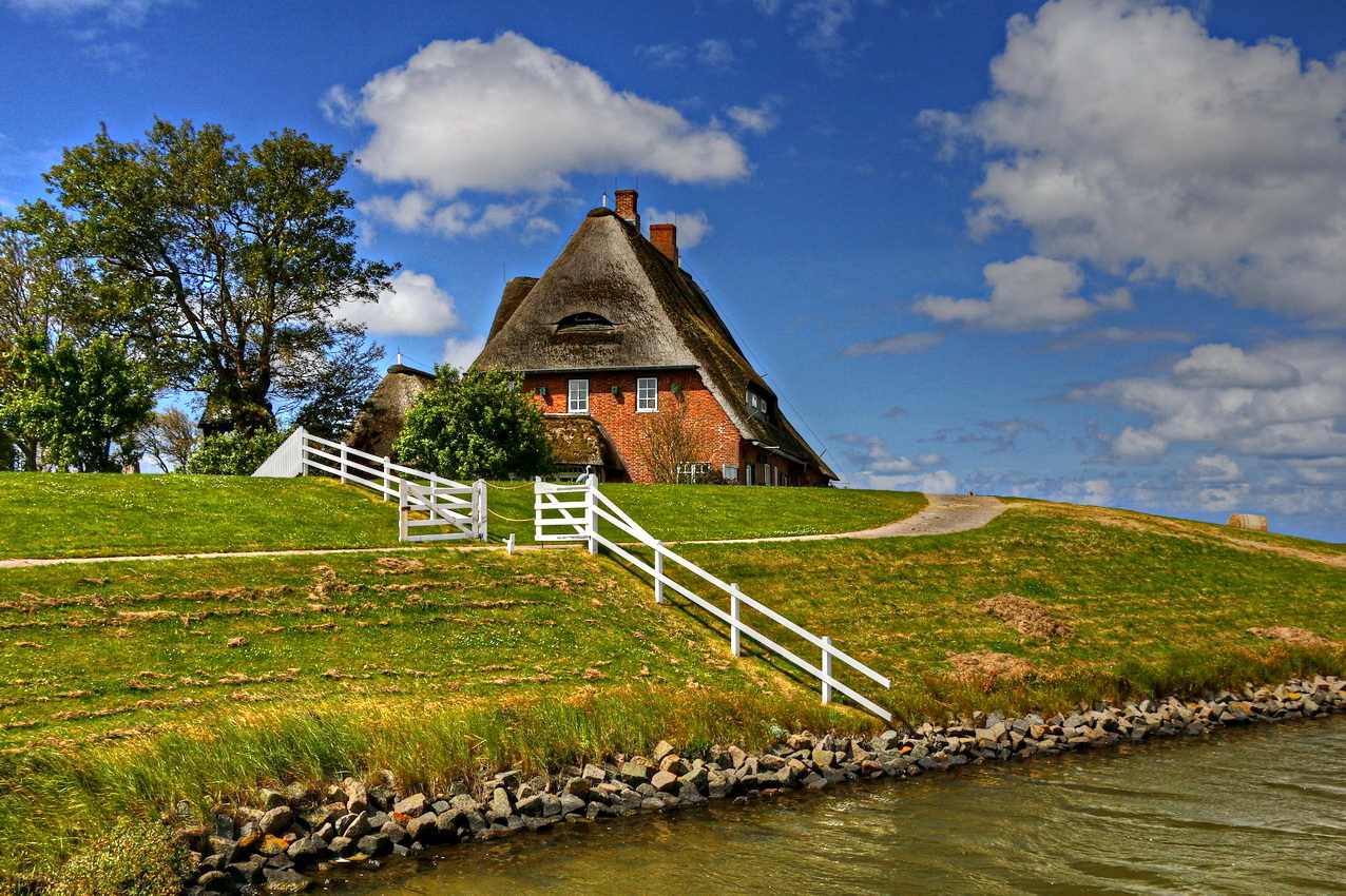 Nah am Wasser gebaut. Foto & Bild | architektur, deutschland, europe