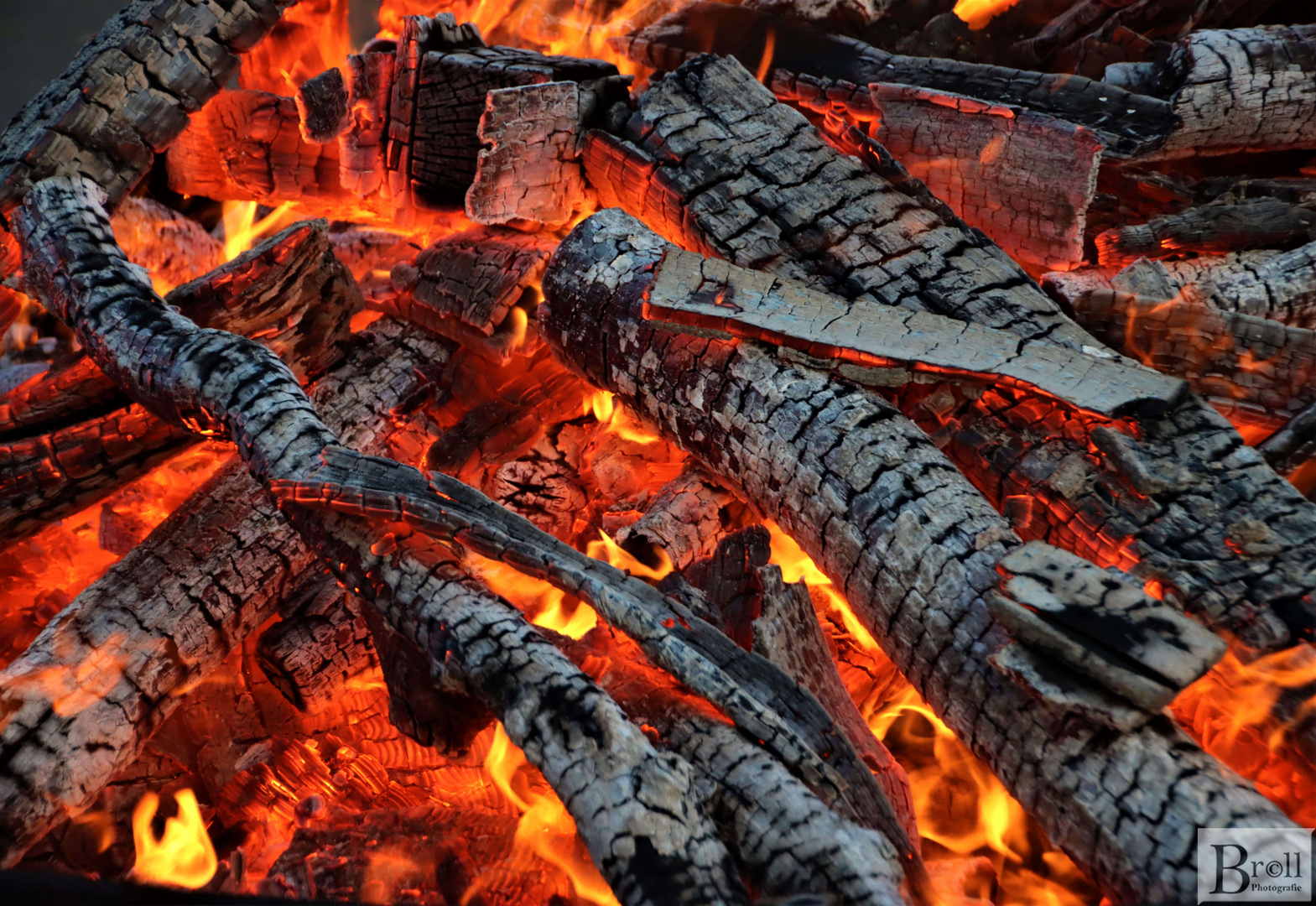 Nahaufnahme vom diesjährigen Osterfeuer