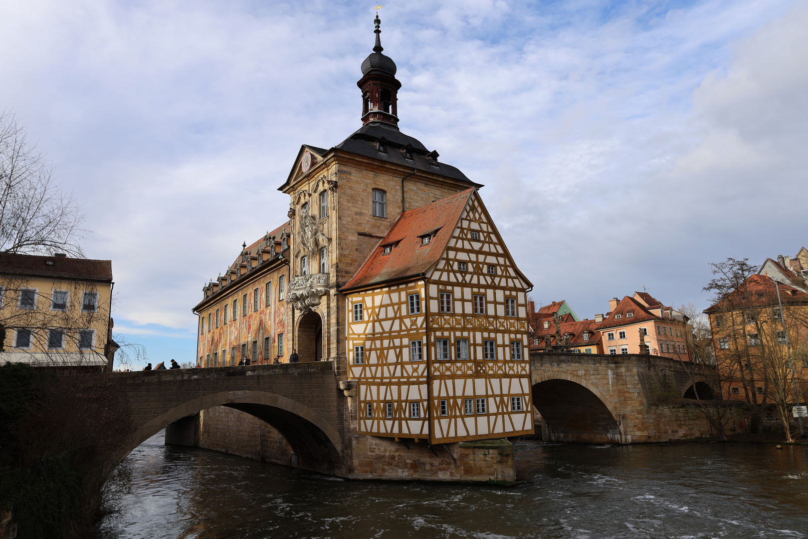 "Nahe am Wasser gebaut" :)