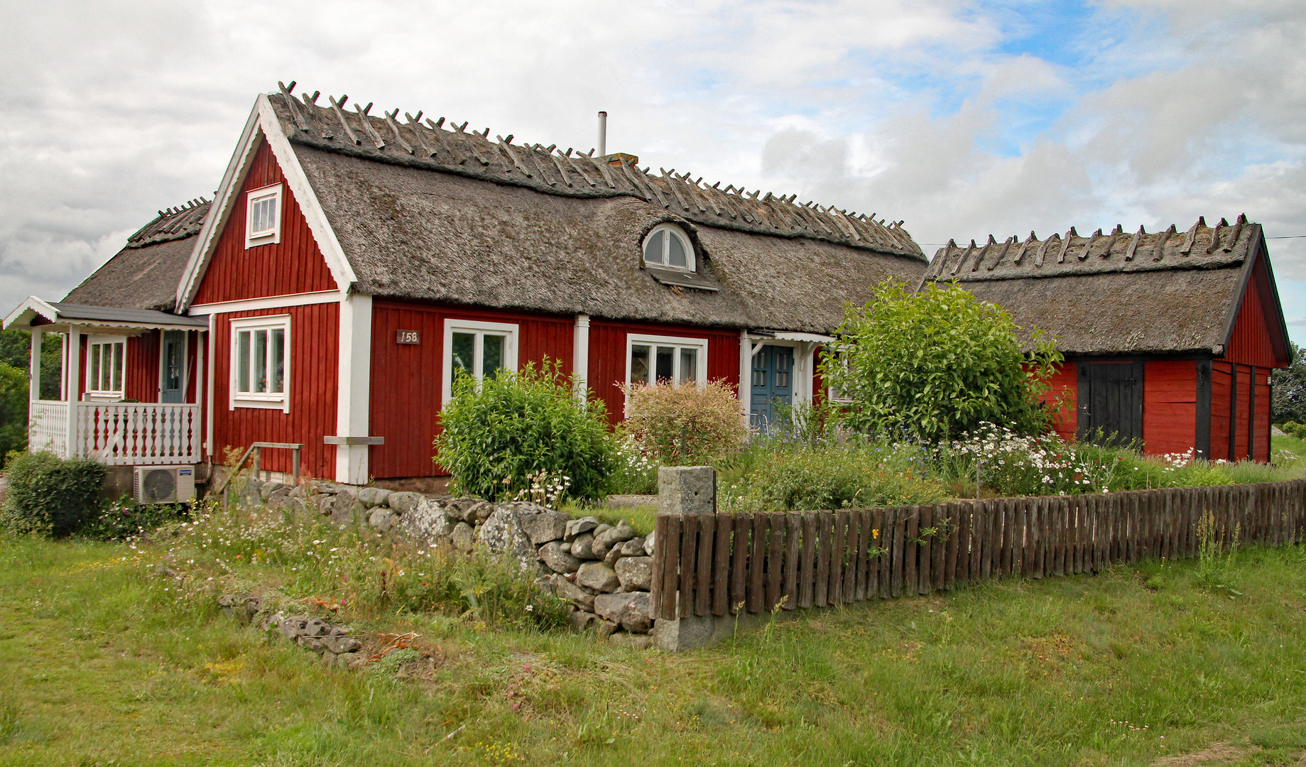 nahe an der Küste mit Reetdach