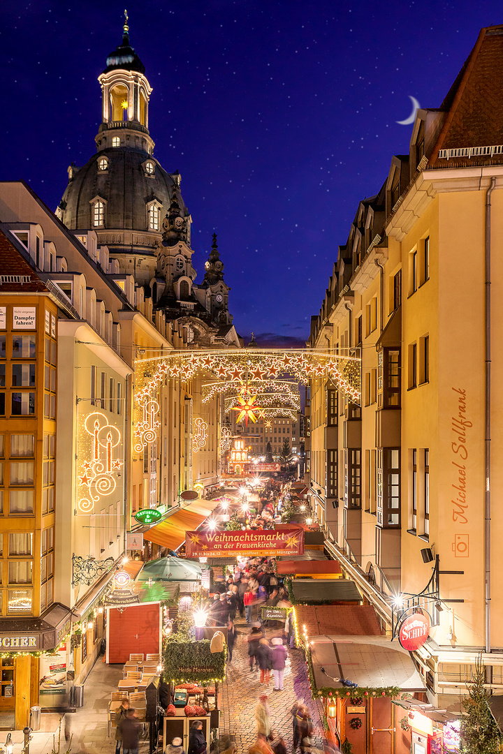 Nahe dem Striezelmarkt - Weihnachtsmarkt an der Frauenkirche