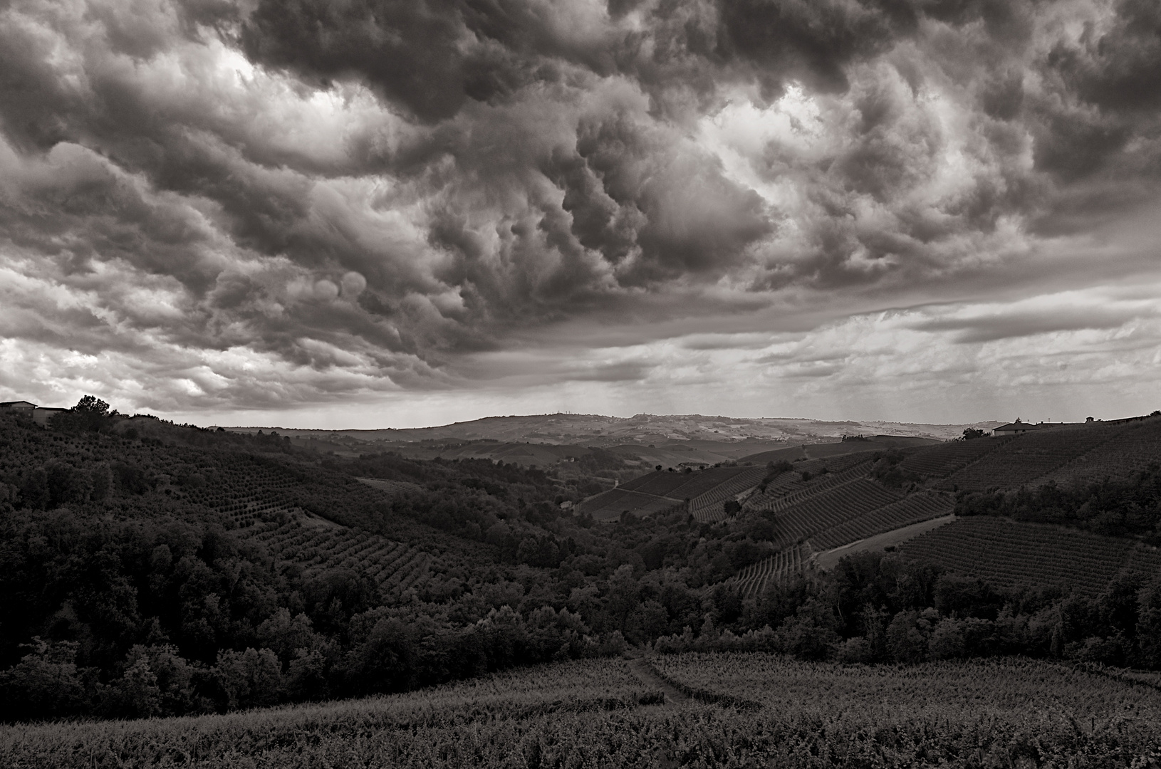 Nahendes Gewitter über dem Piemont