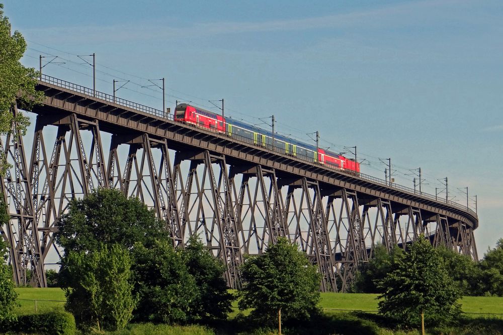 nah.sh auf der Eisenbahn-Hochbrücke bei Rendsburg