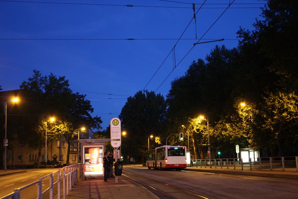 Nahverkehr zur blauen Stunde