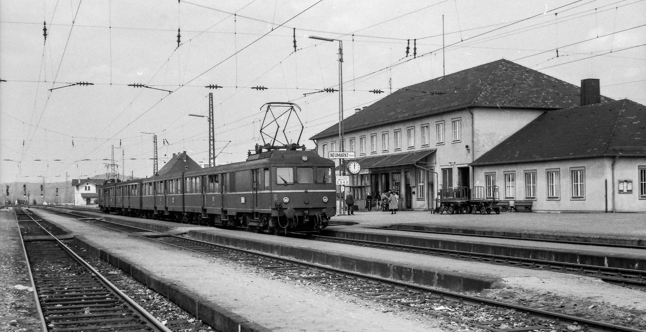 Nahverkehrs-Triebwagen