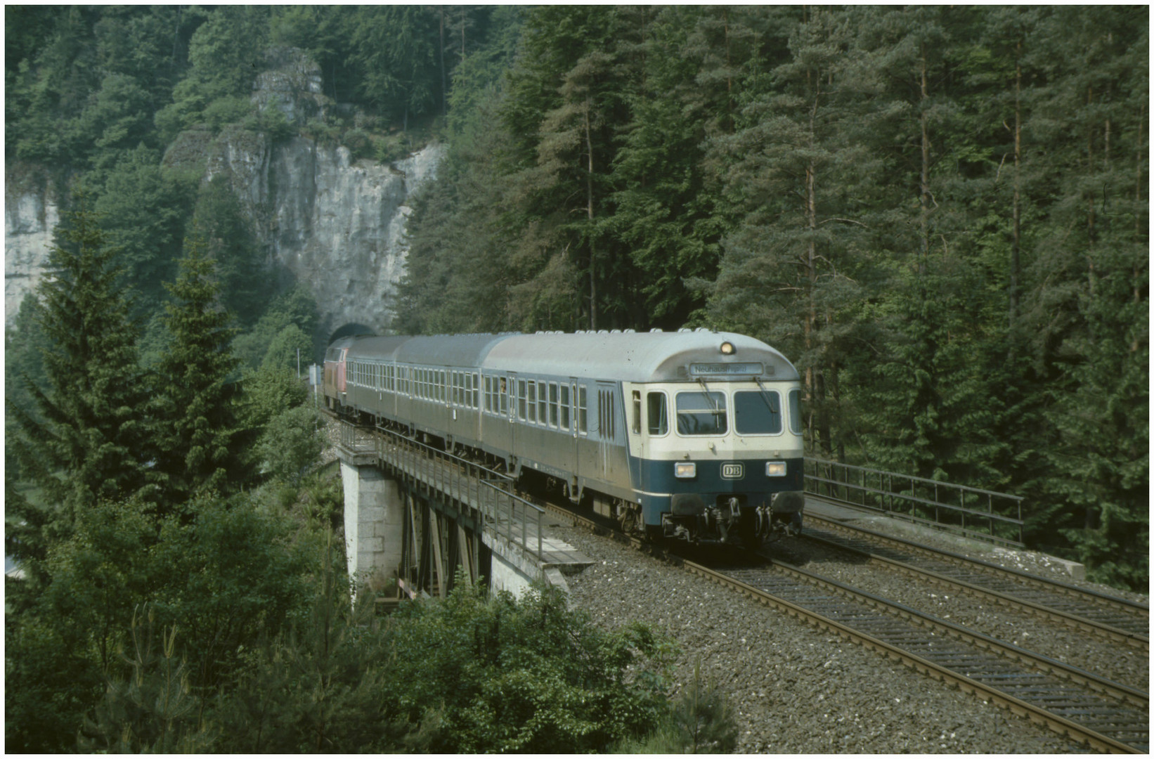 Nahverkehrszug in der Fränkischen Schweiz