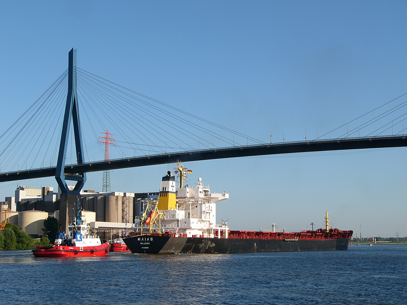 NAIAS - Schüttgutfrachter - unter der Köhlbrandbrücke