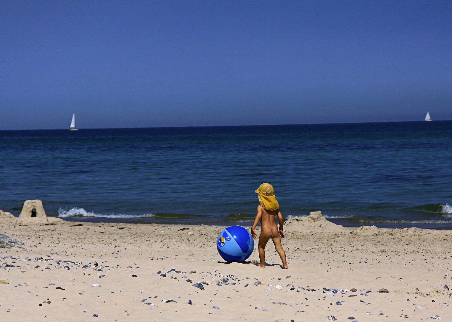 Nakedei am Strand