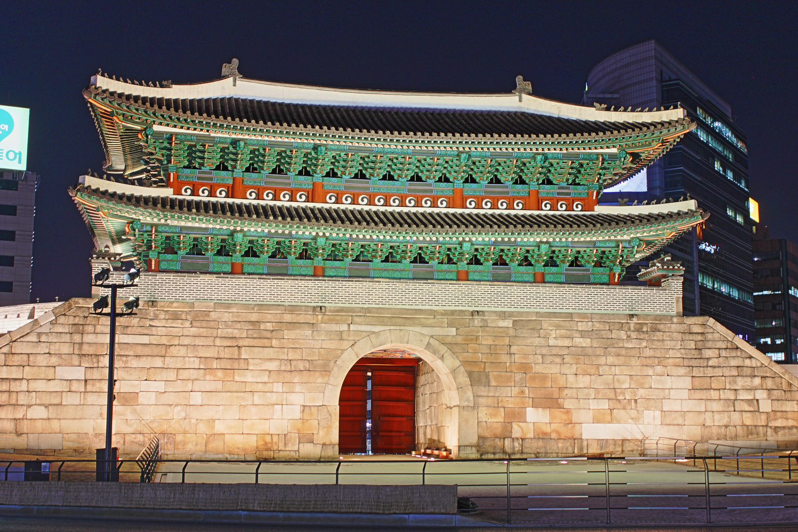 Namdaemun Stadttor in Seoul bei Nacht