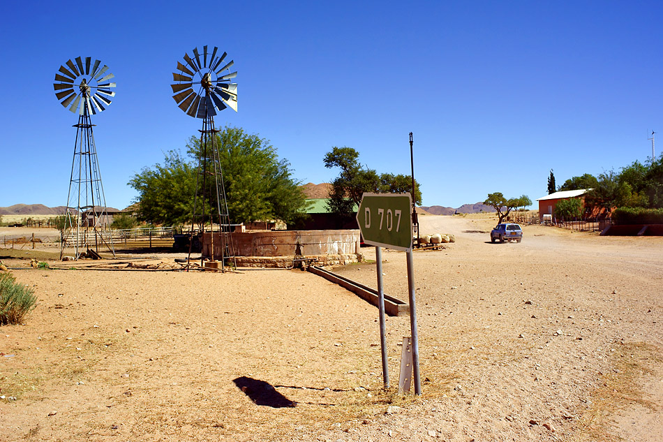 Namibia 2010: Gerne noch ein Tipp für fotobegeisterte Menschen, die Piste D 707….