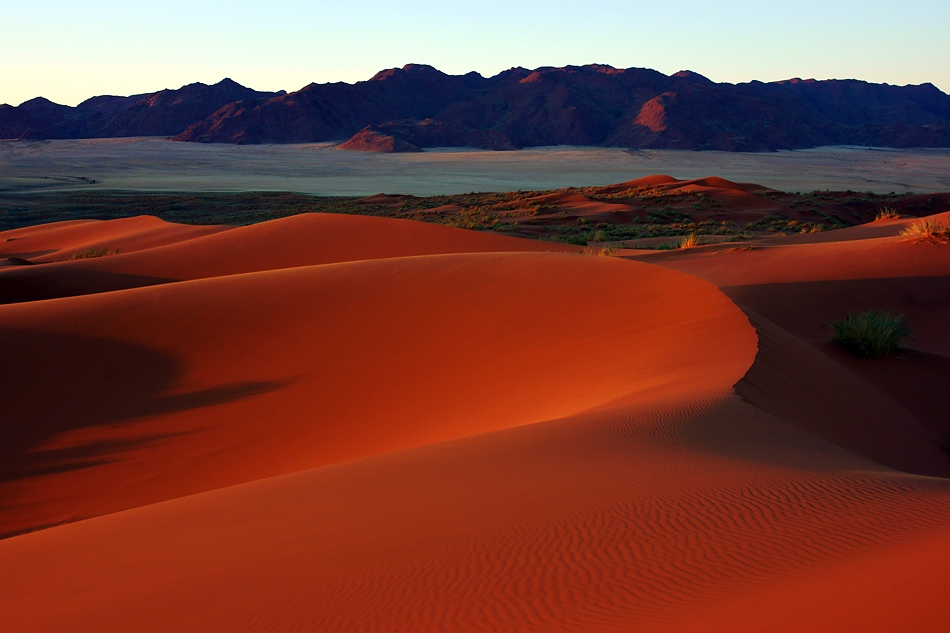 Namibia 2012 – Und die letzten Sonnenstrahlen streifen über die Traumlandschaft….