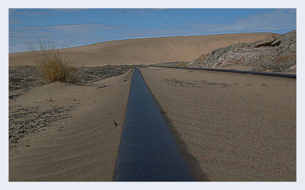 Namibia-Gleise in der Dünenlandschaft bei Kolmanskop