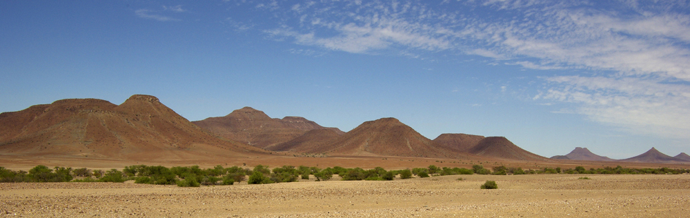 NAMIBIA Kaokoveld Trockenfluß