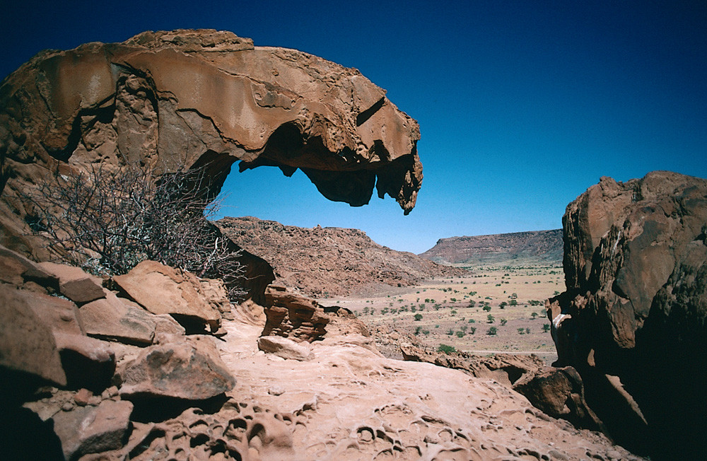 NAMIBIA Tweyfelfontain