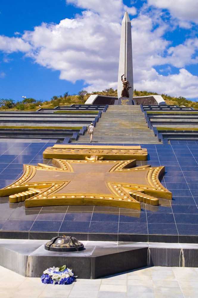 Namibia - Windhoek, Dt. Eisernes Kreuz vor SWAPO-Kämpfer !?