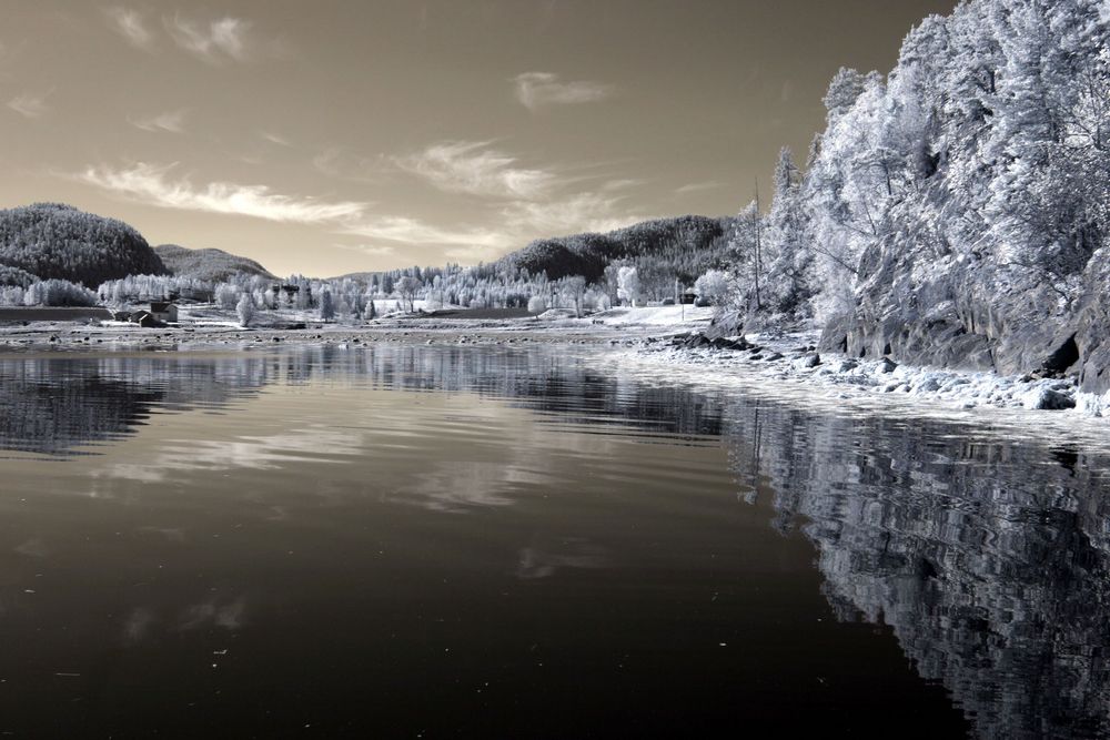 Namsenfjord II (Norge) im Mai 2011 als Infrarot