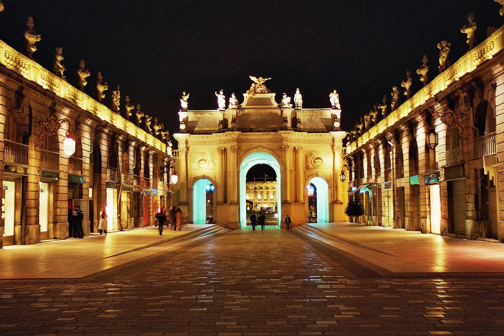 ..Nancy , la nuit..