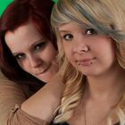 Nancy (Sängerin: EnViee) und Bea im Fotostudio