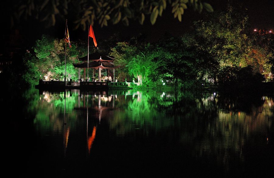 Nanoi Hoan Kiem Lake with Temple