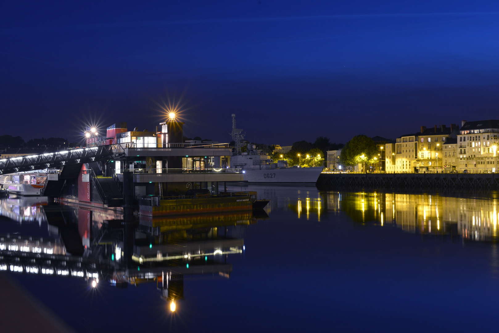 Nantes, la nuit.