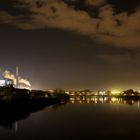 Nantes la nuit vue de la Loire et usine Beguin Say