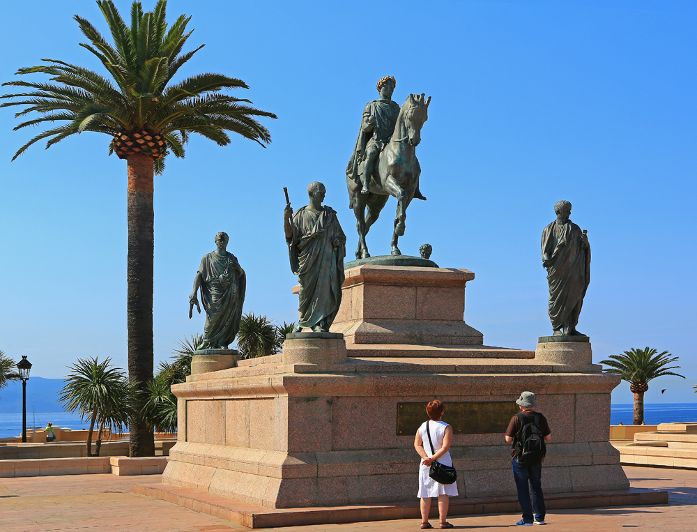 Napoleon am Place de Gaulle