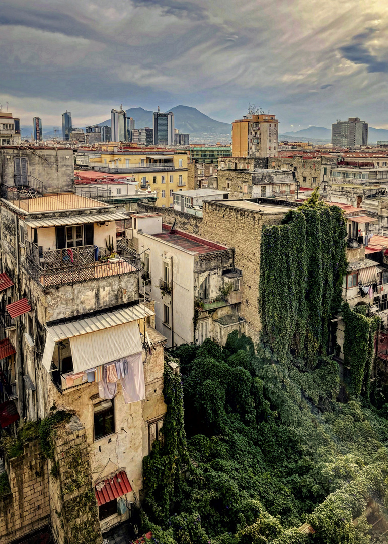 Napoli dal borgo sant'antonio abate