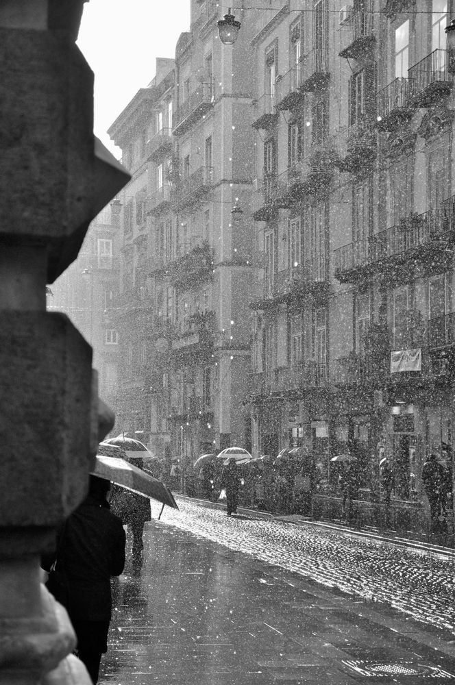 Napoli, pioggia. di Luca Semplicini 