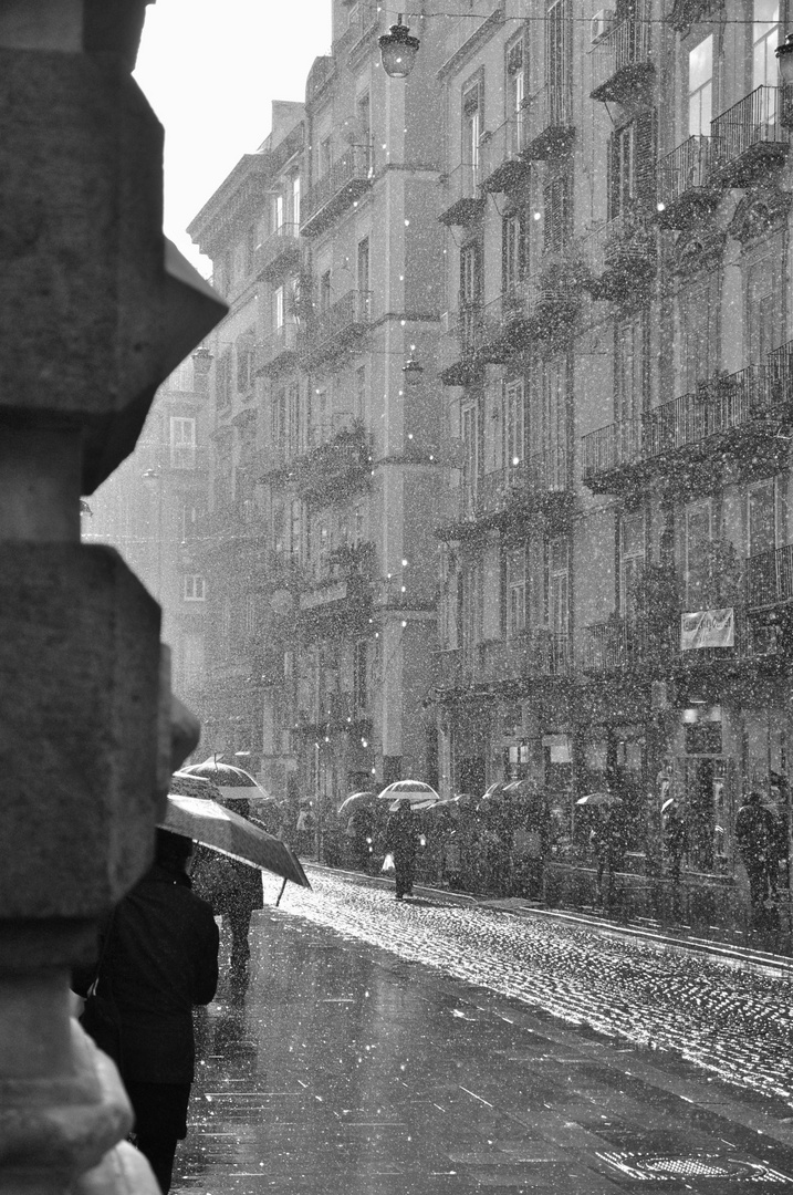 Napoli, pioggia.