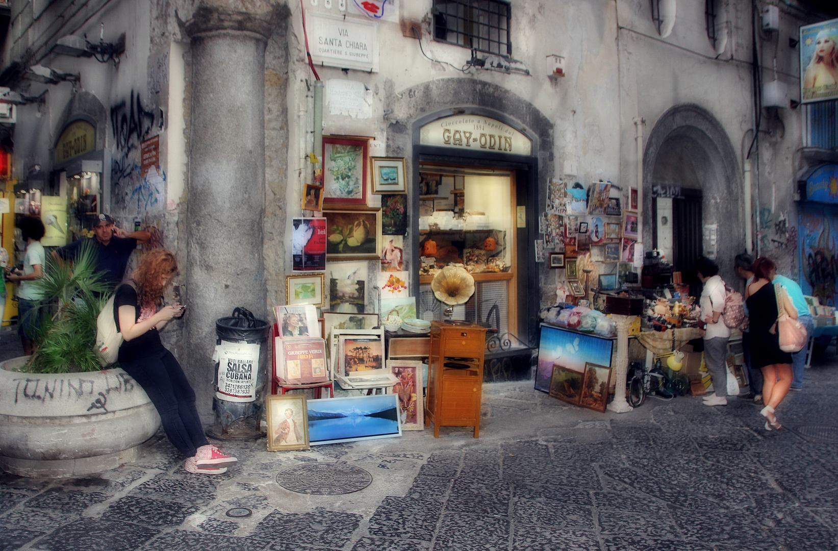 Napoli / Via Santa Chiara