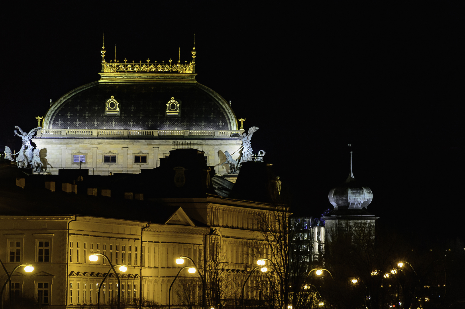 Národní divadlo bei Nacht