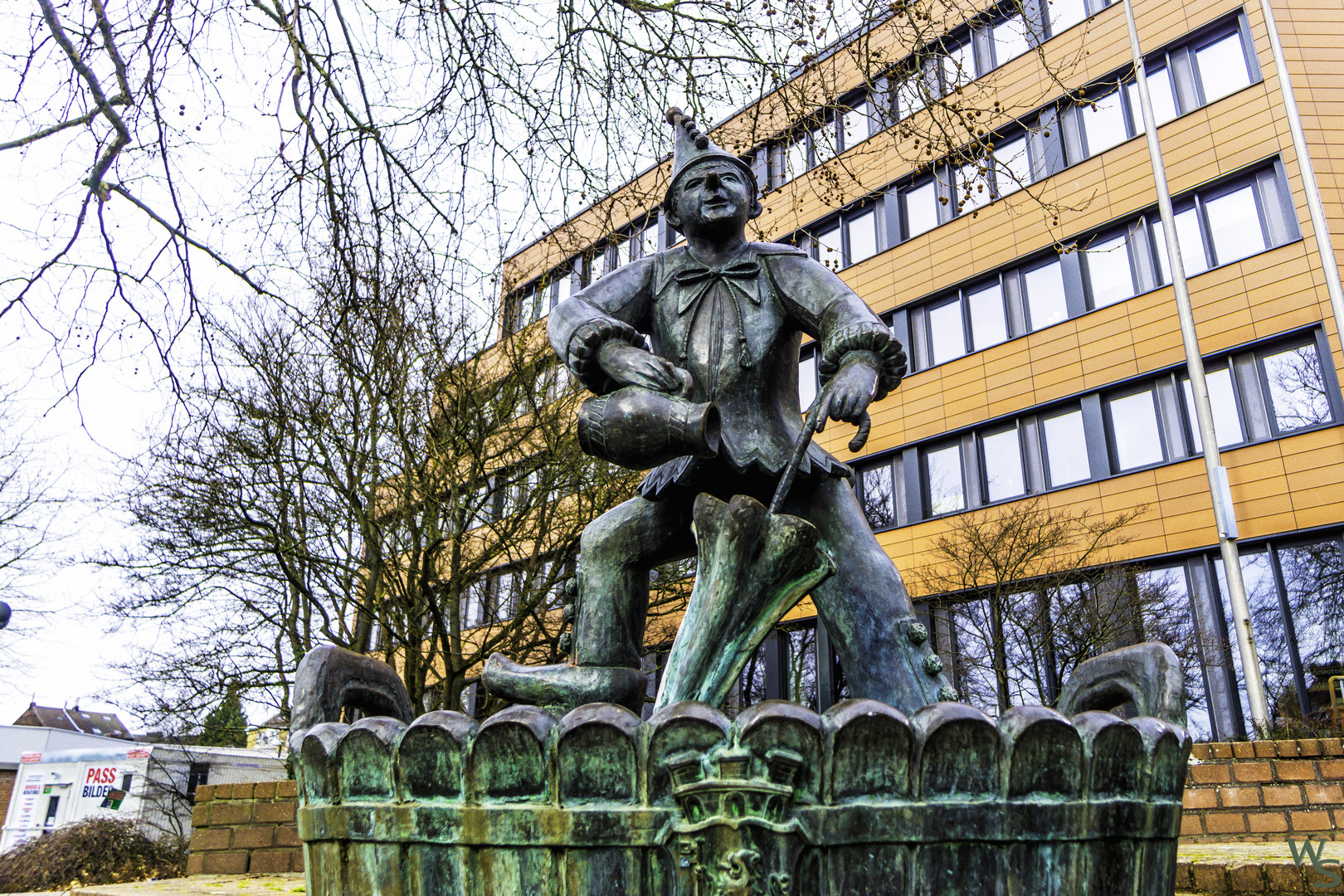 Narrenbrunnen in Eschweiler vor dem Rathaus