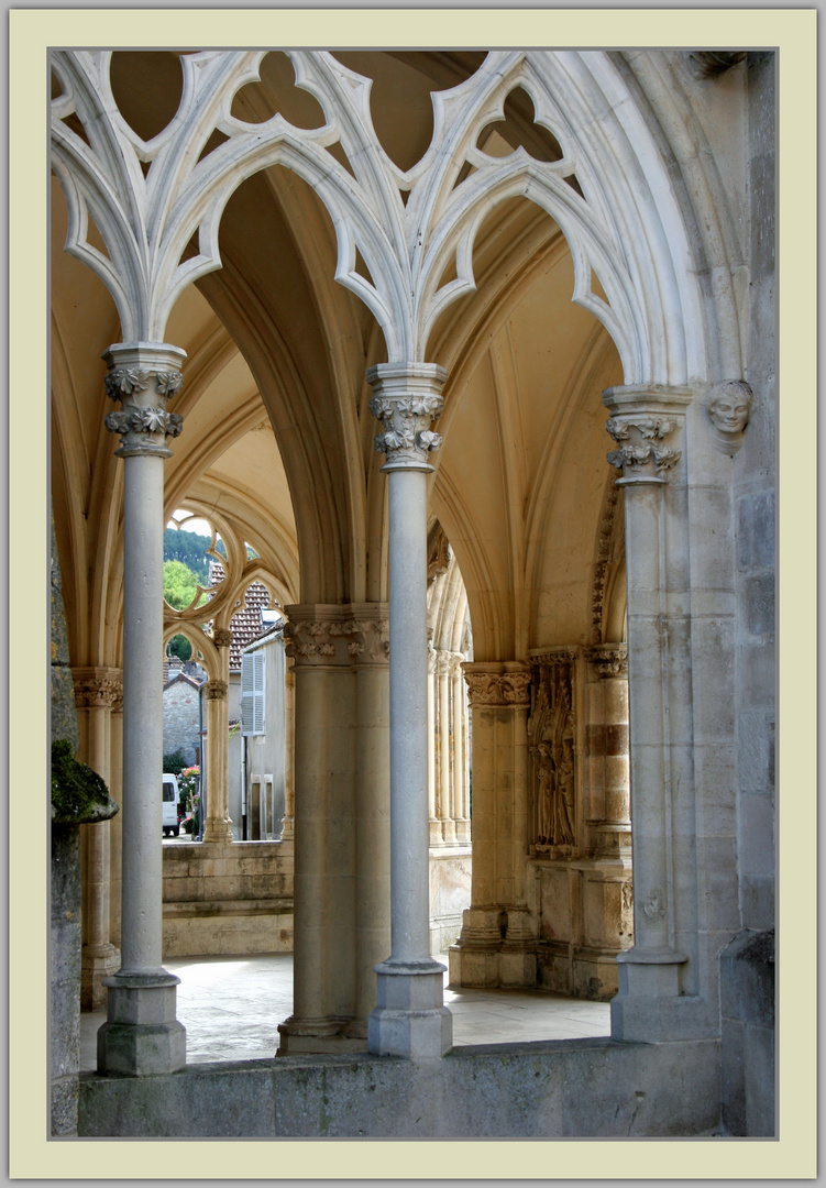 Narthex in Saint-Père-sous-Vezelay