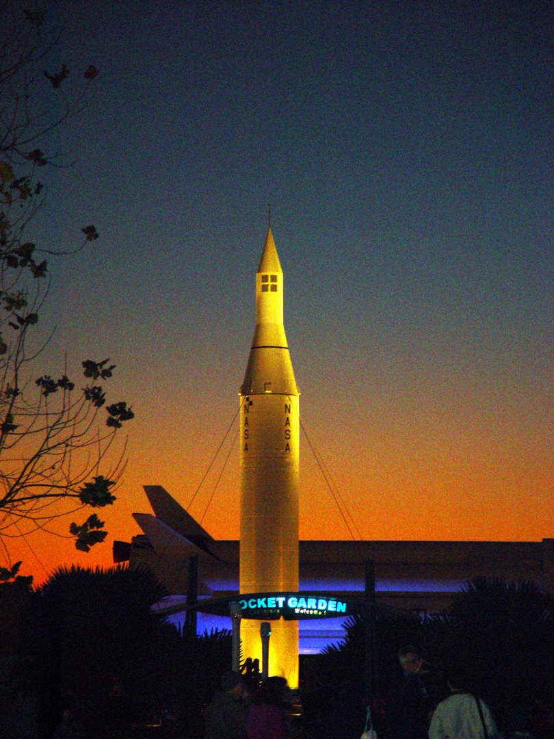 NASA Rakete beim Sonnenuntergang
