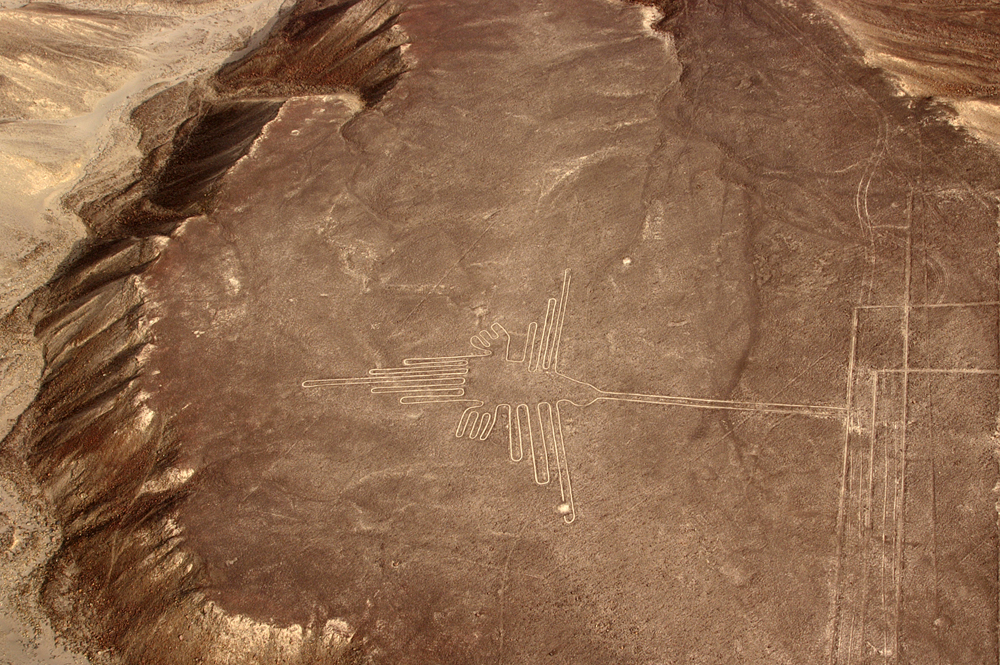 Nasca-Linien ----------- der Kolibri ist 96m lang und 66m breit.