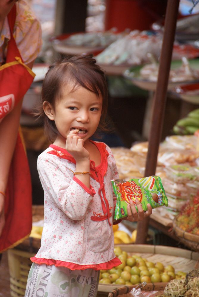 naschen , laos 2010