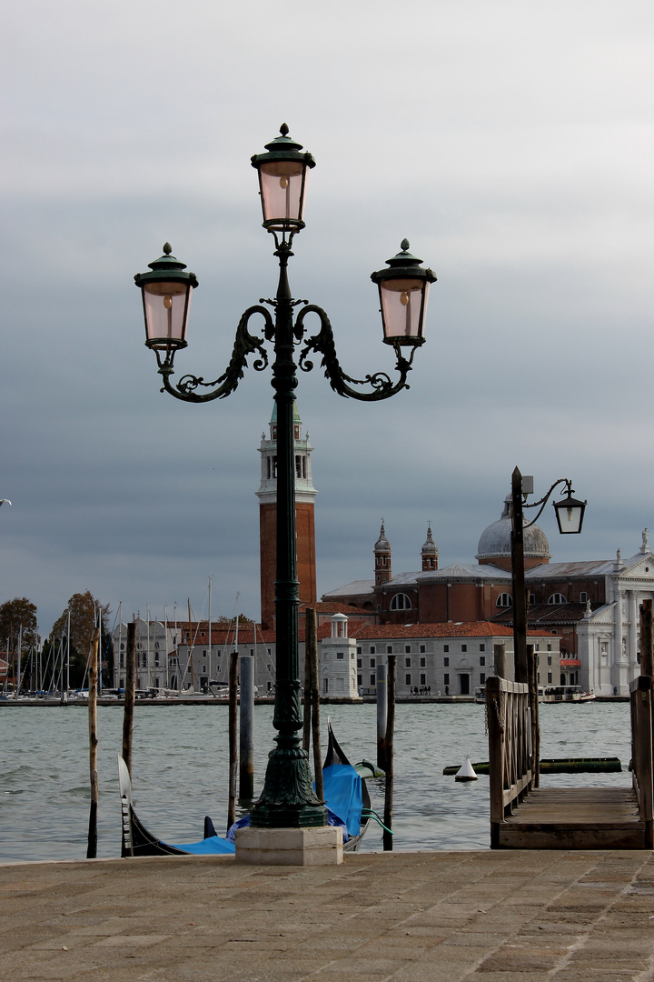 Nascondino veneziano. Lampione libera tutti!