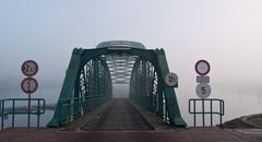 Nassau-Brücke im Nebel