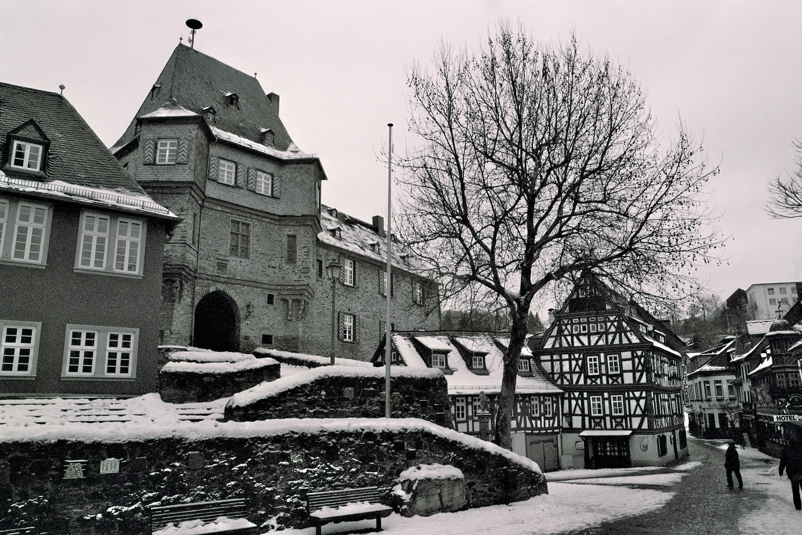 Nassauische Burg im Bereich des Torbogengebäudes am König-Adolf-Platz und Himmelsgasse - Idstein