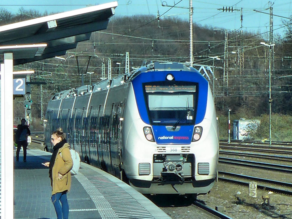 National Express im Bahnhof Köln-West