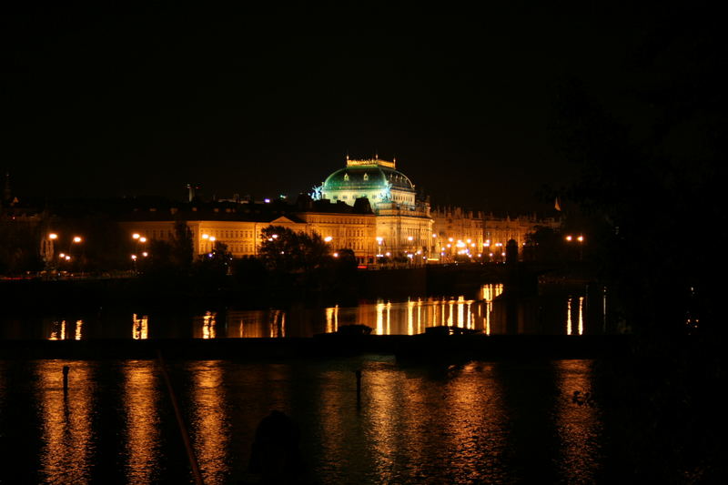 National Theater notturno