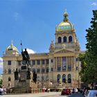 Nationalmuseum Prag mit Standbild St. Wenzel