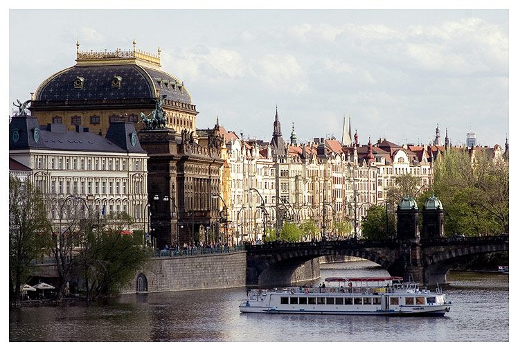 Nationaltheater von der Karlsbrücke aus