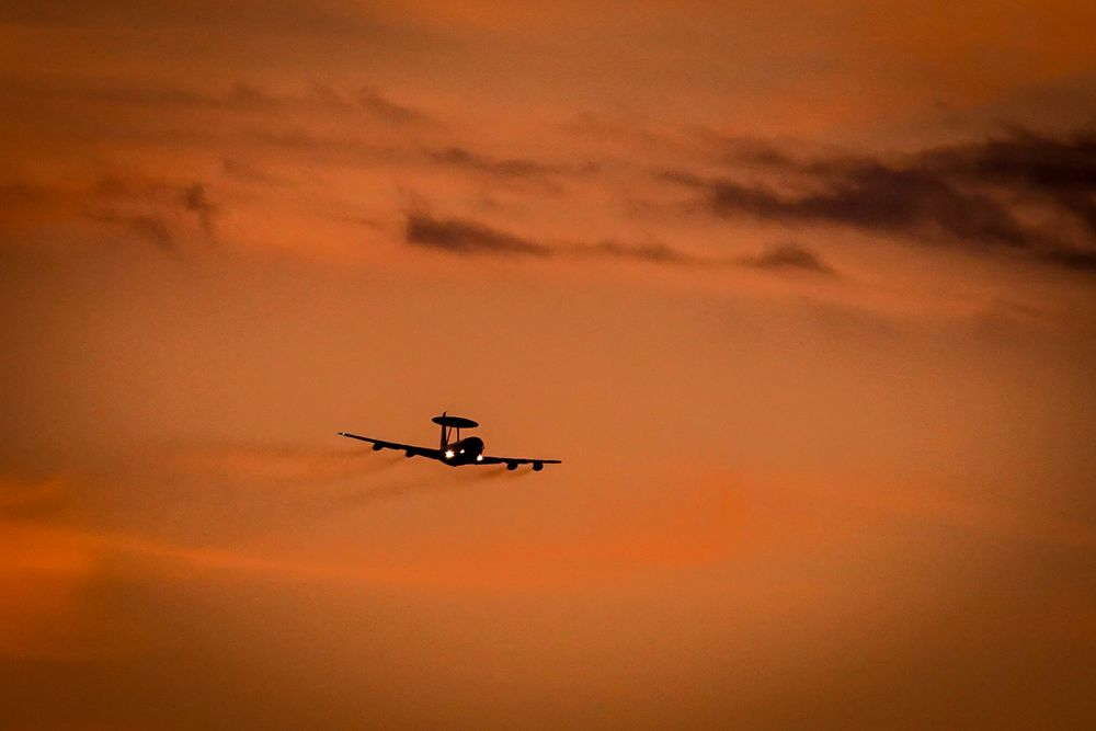 NATO E-3A im Sonnenuntergang