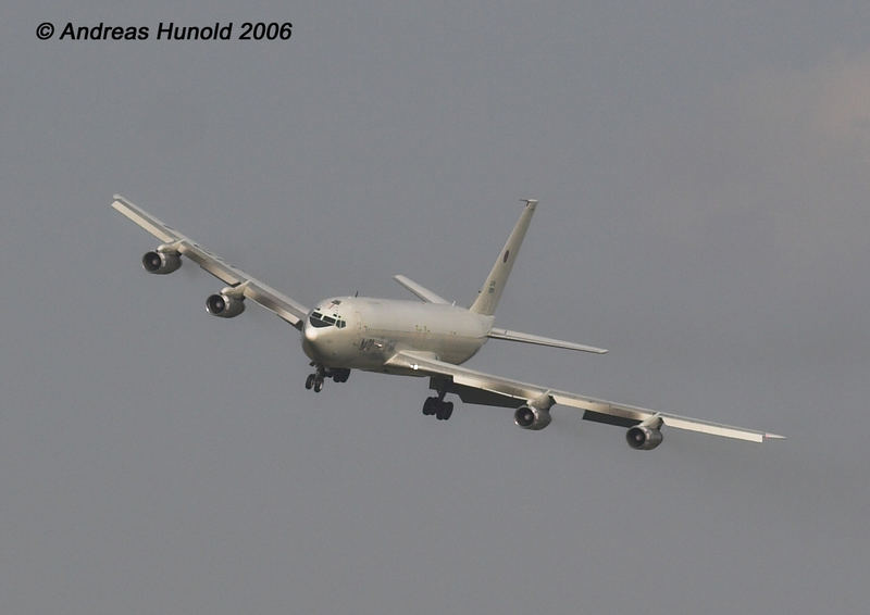 NATO Trainer Cargo Aircraft im Landenaflug