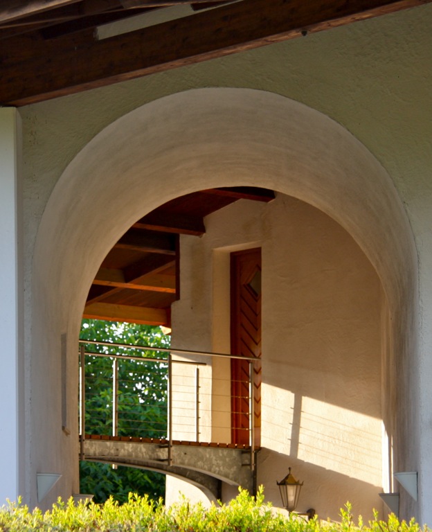 Natürlich Bauen ökologisch: in Symbiose mit der Natur Architekt Wolfgang Frey