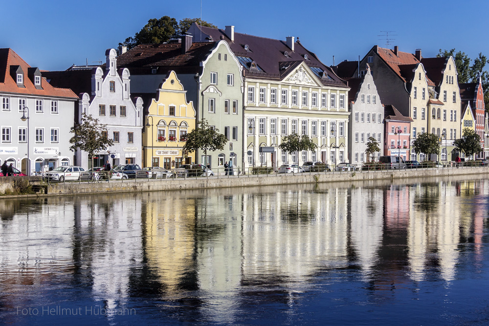 NATÜRLICHE SPIEGELUNG MIT BAYERISCH BLAU VOLLENDET