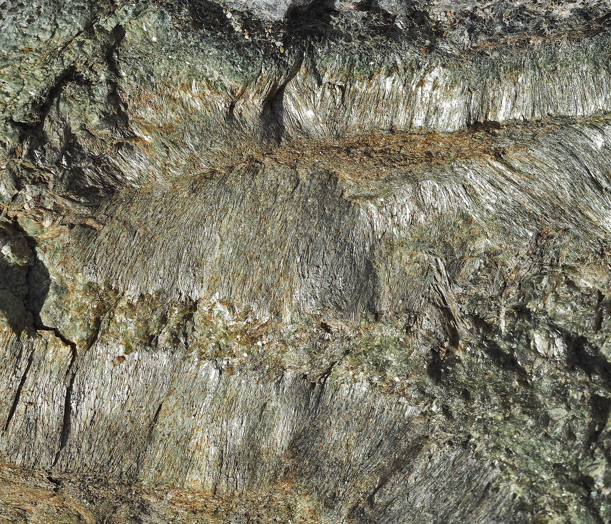 Natur-Asbest, ein Stück von einem vom Berg heruntergefallenen Stein!