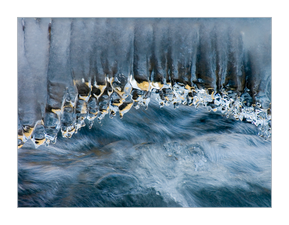 Natur-Bach- Foto-Kunst - oder: Panflötenmusik des Winters