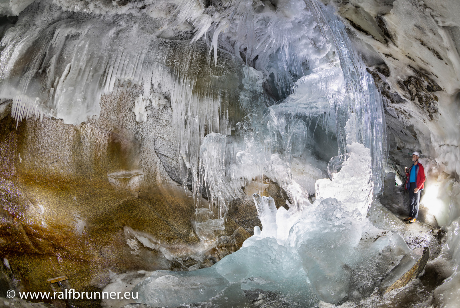 Natur Eis Palast im Hintertuxer Gletscher